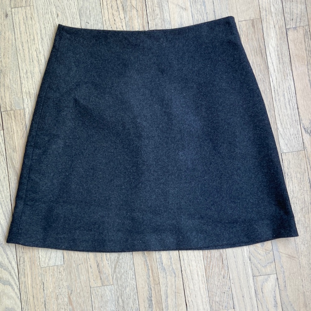 Aritzia wool skirt, brand is Wilfred, size 00, zipper on the back